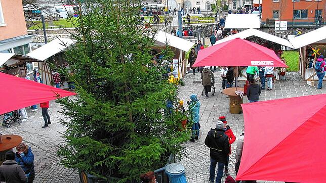 Der traditionelle Aacher Klosemarkt findet in diesem Jahr auch auf dem frisch sanierten Mühlenplatz statt. Archivbild: Roland Ragg
