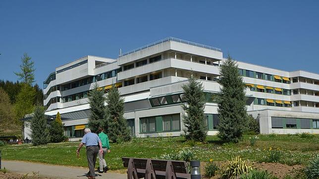 Die Fassaden sind ergraut, die Außenanlagen wirken ungepflegt. Was wird aus dem Kreiskrankenhaus Rheinfelden?