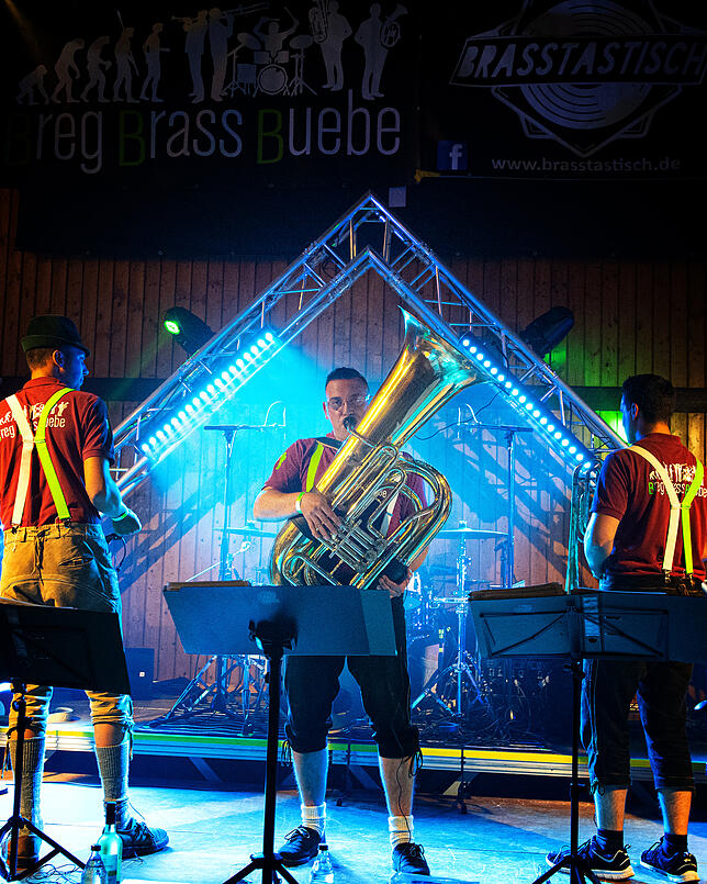 Mit Show: Sie wissen, wie man sich auf der Bühne präsentiert – die Bregbrassbuebe im Scheinwerferlicht.