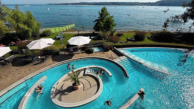 Die Überlinger Therme: Im Außenbereich gibt es besten Blick auf den See.