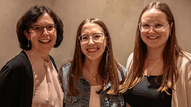 Die drei Vorsitzenden des Musikvereins Ewattingen (von links): Andrea Scheuble, Viktoria Huber (neu) und Sophia Dornfeld. Bild: ...