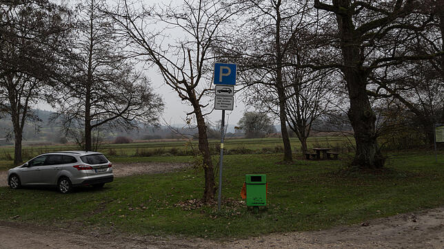 Zelten und das Abstellen von Wohnwagen ist auf dem Parkplatz am Mindelsee nicht erlaubt. Trotzdem kommt es immer wieder zu ...