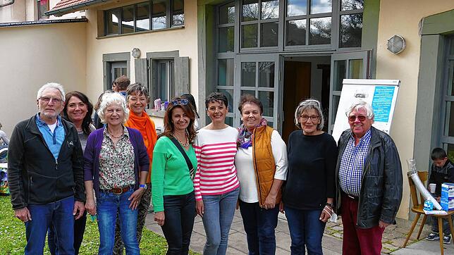 Sie packen bei der Kleiderkammer mit an (von links): Thomas Fröhlich, Alena Hölzer, Gerda Fröhlich, Simone Schröter, Christine Dreide, ...