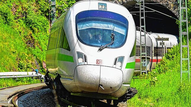 Der ICE auf der Schwarzwaldbahn – derzeit gibt es dies nicht zu sehen. Die Direktverbindung Konstanz-Hamburg an den Wochenenden ...