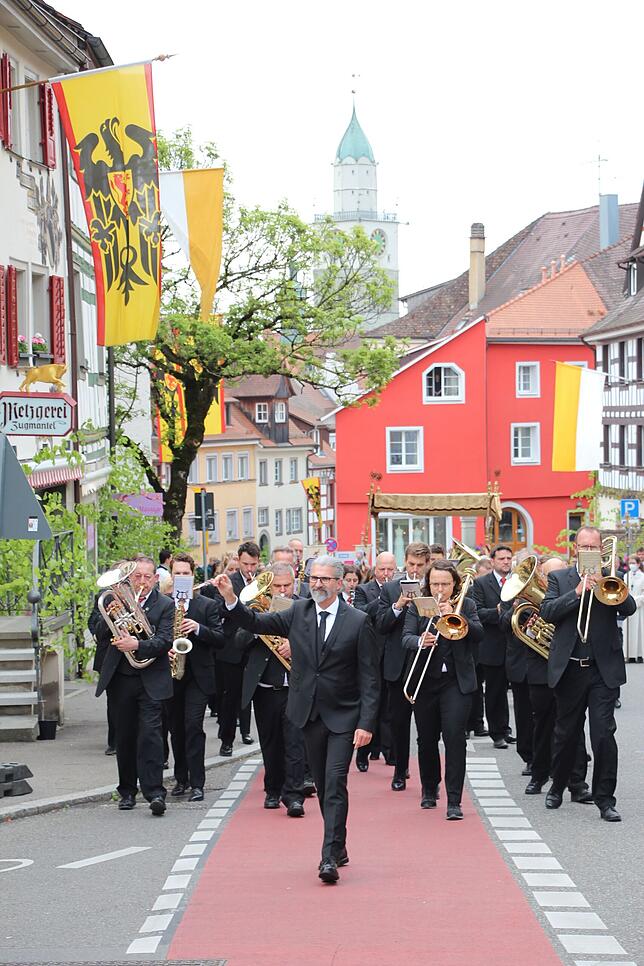 Traditionell ist auch die Stadtkapelle Überlingen bei der Schwedenprozession dabei, angeführt von Stadtmusikdirektor Ralf Ochs.