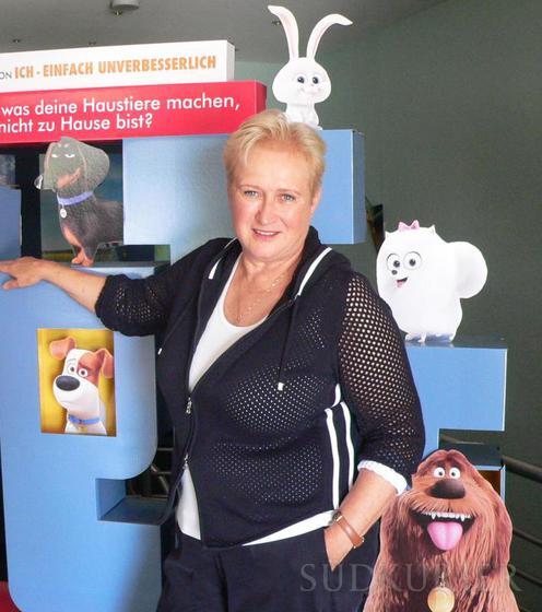 Ursula Albrecht, vor der Reklame zum Film „Pets“, leitet heute mit ihrer Schwester Monica Albrecht-Maier die Firma ...