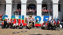 40 Musikerinnen und Musiker aus zwölf Musikvereinen aus dem Landkreis Waldshut reisten als Projektorchester Heimatklang Hochrhein für ...