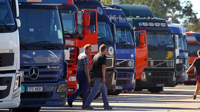 Wie viel Gehalt verdienen eigentlich LKW-Fahrer und -Fahrerinnen?