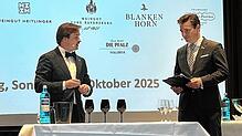 Sorgfältig gelagerte Weine benötigen die passgenaue Verbindung zu Gast oder Gericht. Diese Einordnung kann ein Sommelier geben. Bester ...