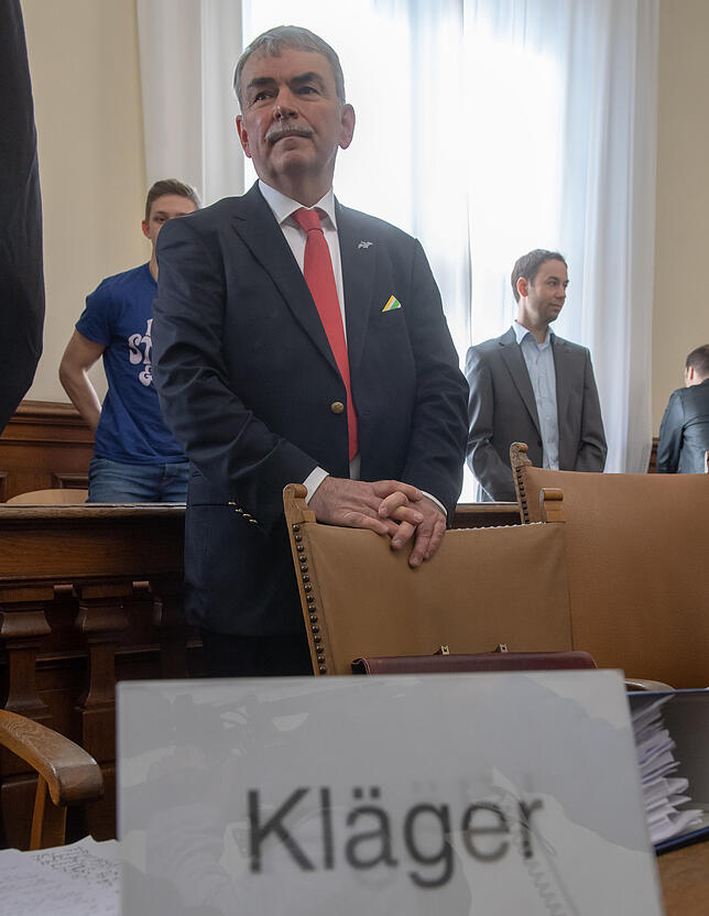 Gustl Mollath bei einer der vielen Verhandlungen in einem Gerichtssaal in München.