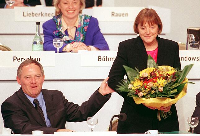 Bild 2: 29 Jahre in der Politik: Das waren Merkels Schritte auf dem Weg zur mächtigsten Frau der Welt