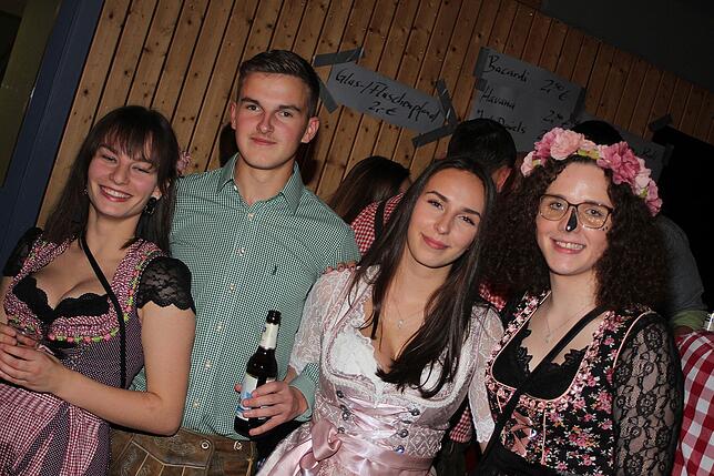 Bild 16: 1400 Gäste feiern die Halloweennacht in Tracht mit der Band Allgäu Power