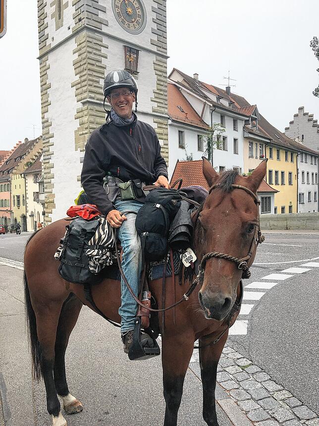 Nach kurzem Aufenthalt am Bodensee geht es für Jürgen Vorwerk und Pferd Chex schon wieder weiter.