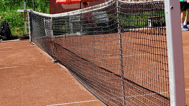 Der Tennisclub Bad Säckingen &ndash; hier ein Symbolbild vom einem Tennisplatz &ndash; will eine Solarthermieanlage auf dem Dach seines ...