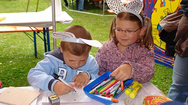Von Bildungsangeboten und Freizeitspaß bis hin zu Sportprogrammen: In den Schulferien wird Kindern in Friedrichshafen und Umgebung ...