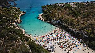 Sonne, Strand und Meer: Mallorca ist bei Urlaubern beliebt. Doch vielen Inselbewohnern ist der Massentourismus ein Dorn im Auge.
