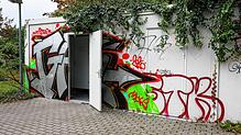 Die öffentliche Toilettenanlage im Herzen ist nicht nur beschmiert, sondern auch dezimiert – ehemals gab es zwei Abteilungen, jetzt nur ...