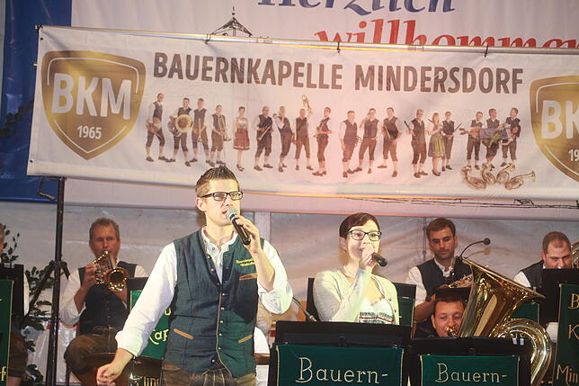 Die Bauernkapelle Mindersdorf lädt in diesem Jahr zu einem besonderen Saisonabschluss ein. Mit manch Gesangsstück, ebenso wie vielen ...