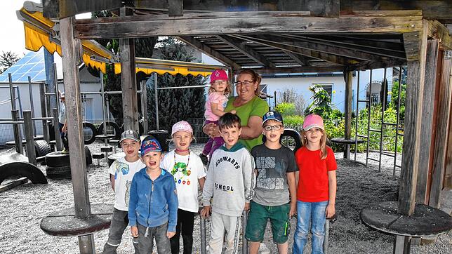 Vor Petra Surmin stehen die zukünftigen Erstklässler aus Heudorf. Wenn sie im September in die Schule gehen, besuchen andere Kinder den ...