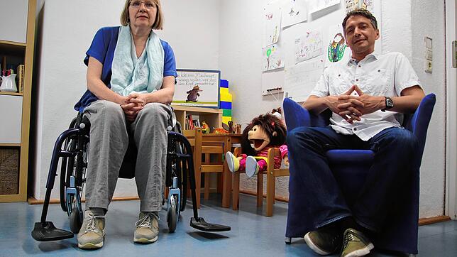 Ulrike Weißhaupt und Markus Schubert haben täglich mit Familienschicksalen zu tun. Sie beraten und helfen. Manchmal sind sie gezwungen ...