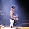 Der echte Freddie Mercury bei einem Auftritt im September 1984 in Paris. Bild: AFP