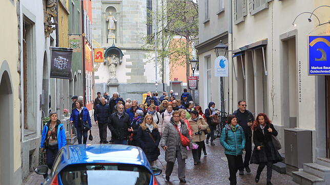 Die Zollernstraße in Konstanz bleibt für Autos befahrbar.