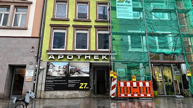 Noch steht mit dicken Buchstaben &bdquo;Apotheke&ldquo; dran: Bald soll das Haus in der Rietstraße 17 in neuem Glanz erstrahlen.