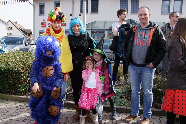 Bild 11: Bilder vom Fasnachtsumzug der Narrenzunft Bohnenviertel in Hohentengen am Hochrhein