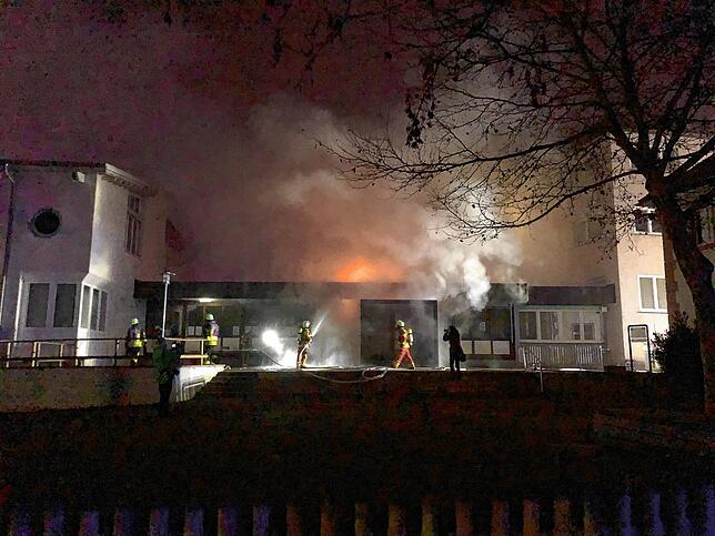 Bild 3: Feuer in der Grund- und Werkrealschule Bad Dürrheim &ndash; unsere Drohnenaufnahme zeigt das Gebäude am Morgen danach
