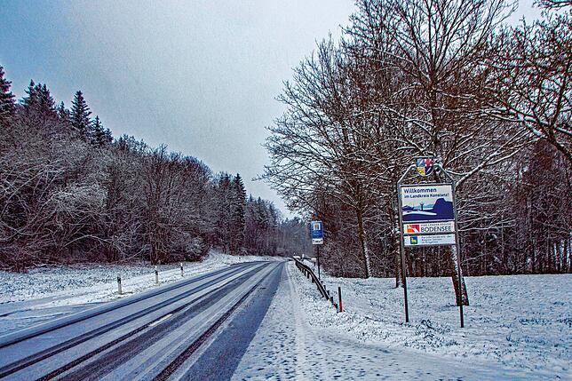 Schnee auf der Straße in den Landkreis Konstanz