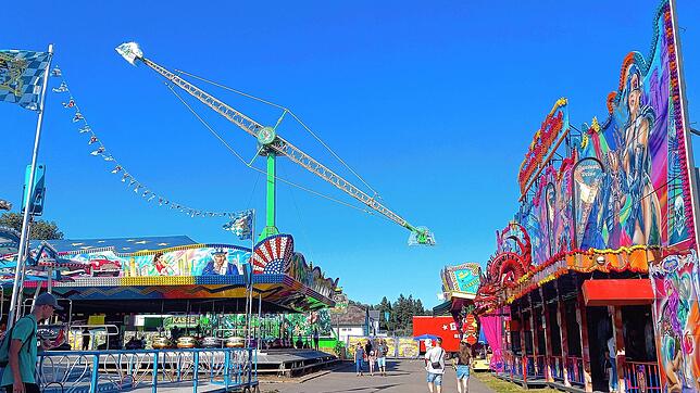 Volksfest auf dem Schwenninger Messegelände: Der „Godzilla“ ist nichts für Menschen mit Höhenangst.