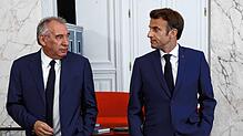 Emmanuel Macron (r), mit Francois Bayrou, Vorsitzender der französischen Mitte-Rechts-Partei