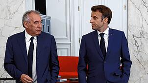Emmanuel Macron (r), mit Francois Bayrou, Vorsitzender der französischen Mitte-Rechts-Partei