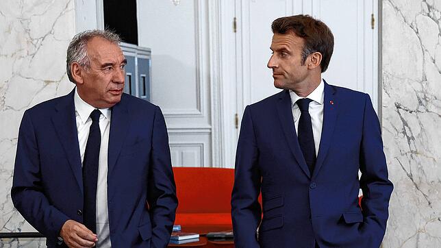 Emmanuel Macron (r), mit Francois Bayrou, Vorsitzender der französischen Mitte-Rechts-Partei