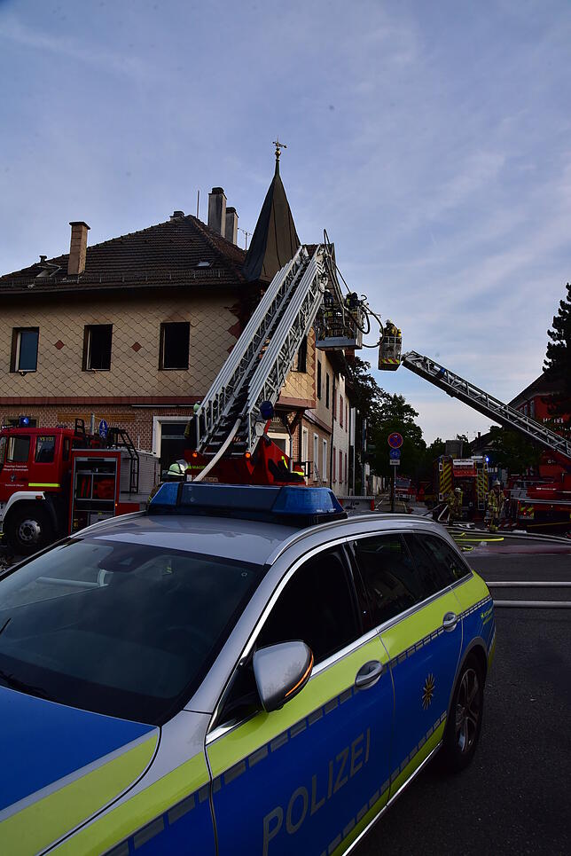 Bild 6: Bilder des ausbrennenden Weinhaus Schunk