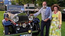 Christa und Robert Walter aus Goldbach waren mit einem Rolls Royce Baujahr 1933 in Ludwigshafen.
