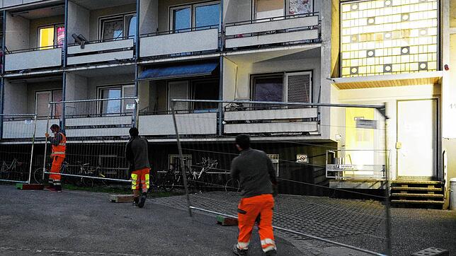 Im April riegelten Mitarbeiter der Technischen Betriebe Konstanz im Morgengrauen des Karsamstags eine Flüchtlingsunterkunft in Konstanz ...