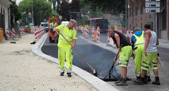 Es geht voran: Zum Ende der Bauarbeiten am Rheinsteig lässt sich die Vollsperre laut Stadt nicht vermeiden.