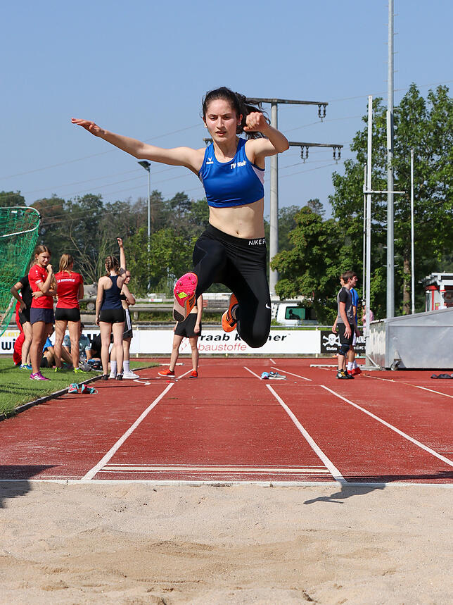 Bild 14: Bilder vom Kreisfinale des Schulwettbewerbs &bdquo;Jugend trainiert für Olympia&ldquo; am Donnerstag im Langensteinstadion Tiengen