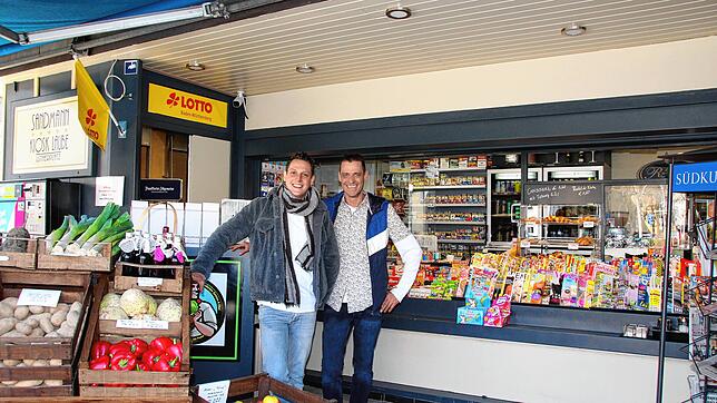 Lars Fischer (links) und Christian Sandmann sind die neuen Pächter des Kiosks an der Laube.