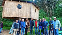 Ortsvorsteher Klaus Müller (Fünfter von links) konnte im Beisein von Bürgermeister Tobias Gantert (Zweiter von links) und vielen ...