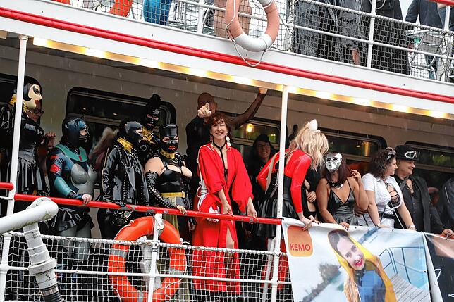Ob Ganzkörperanzug, Nietenhalsband oder Latex-Maske: An Bord des Torture Ships ist (fast) alles erlaubt.