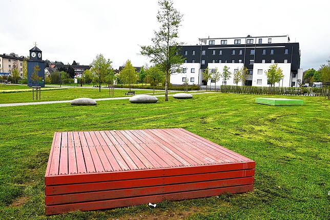 Schön gestaltet, aber konfliktreich. Zwischen Anwohnern und Nutzern des Neckarparks gab es in der Vergangenheit immer wieder Konflikte, ...