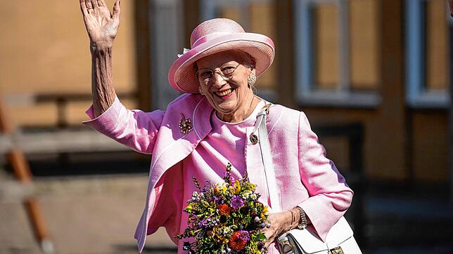 Überraschend gibt Königin Margrethe II. ihre Abdankung zum 14. Januar bekannt. Ihr Sohn Kronprinz Frederik wird ihr Nachfolger sein.
