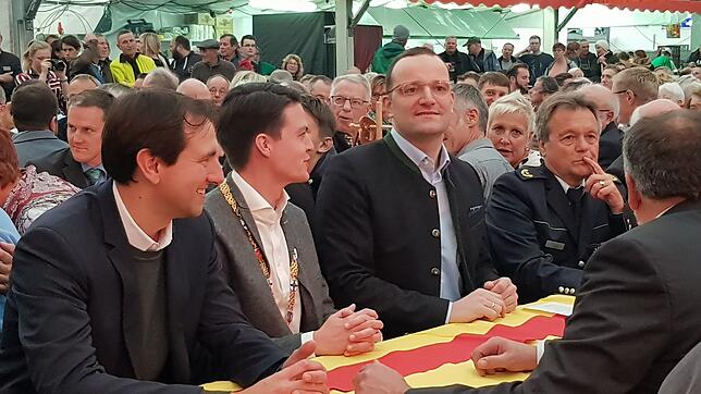 Bundesgesundheitsminister Jens Spahn auf dem Schätzelemarkt.