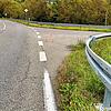 Hier kam die 54-Jährige von der Straße ab und kollidierte mit der Leitplanke gegenüber.