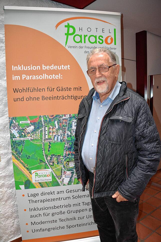 Der Vorsitzende des Fördervereins Parasol-Hotel, Günter Tarlatt, wirkt emsig hinter den Kulissen, um das Projekt nun weiter auf den Weg ...