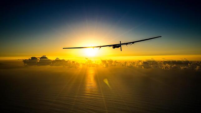 Die Energie bekommt Solar Impulse nur von der Sonne. Dank der Batterie kann das Flugzeug aber auch nachts unterwegs sein.