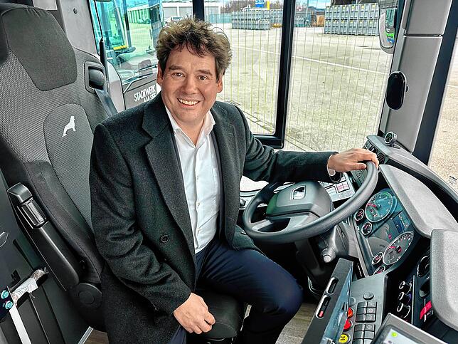 SWSee-Chef Alexander-Florian Bürkle am Steuer eines der neuen Busse.