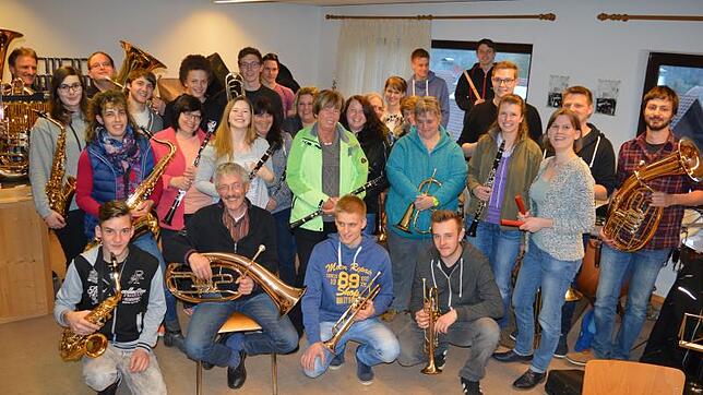 Die Trachtenkapelle Hogschür lädt am Samstag, 29. April, zum Jahreskonzert in die Rotmoshalle ein, wo die Musiker mit dem Gastchor ...